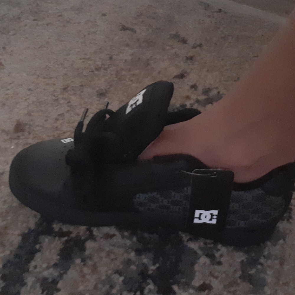 BRAND NEW DC SHOES